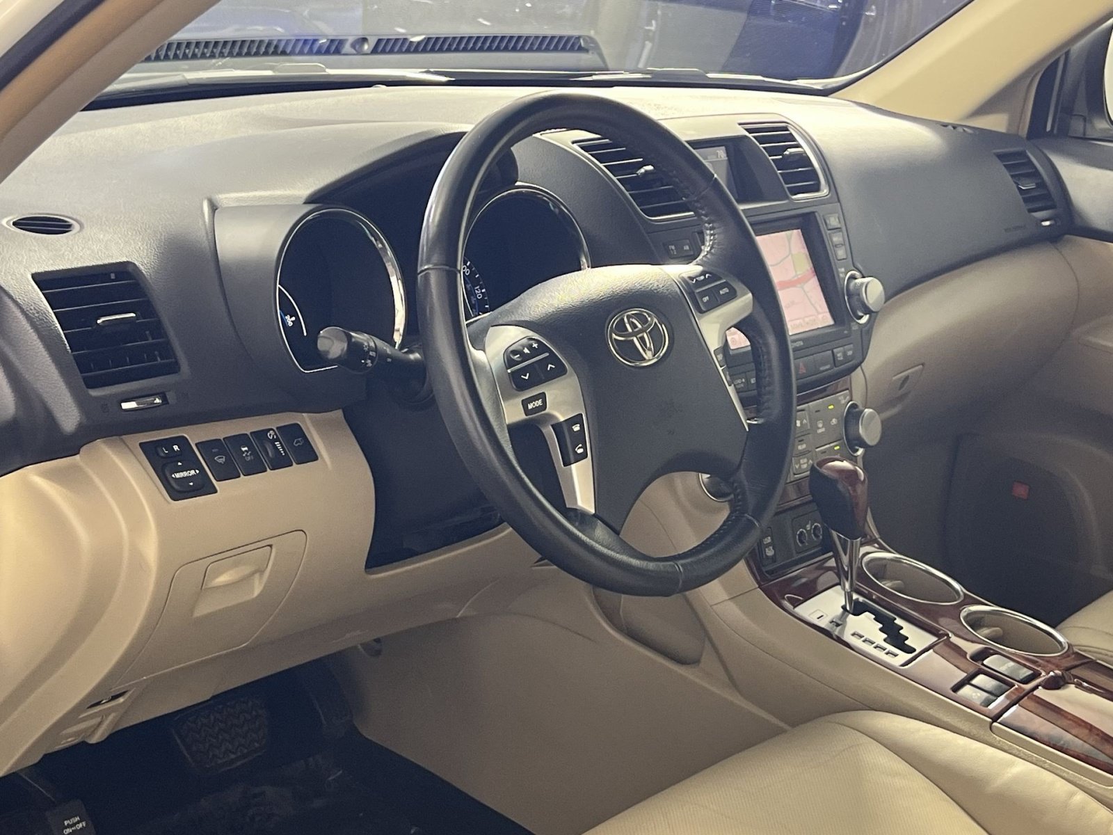 Used 2012 Toyota Highlander Limited AWD/4WD image 16
