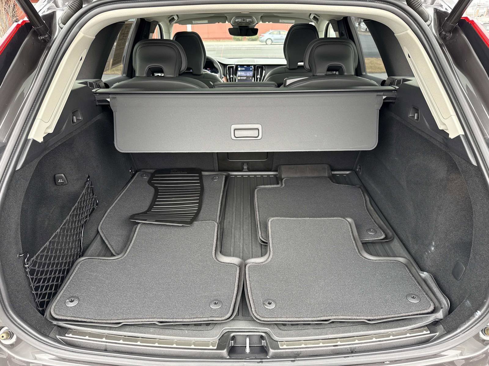 Used 2023 Volvo XC60 B5 Ultimate w/ Climate Package image 21