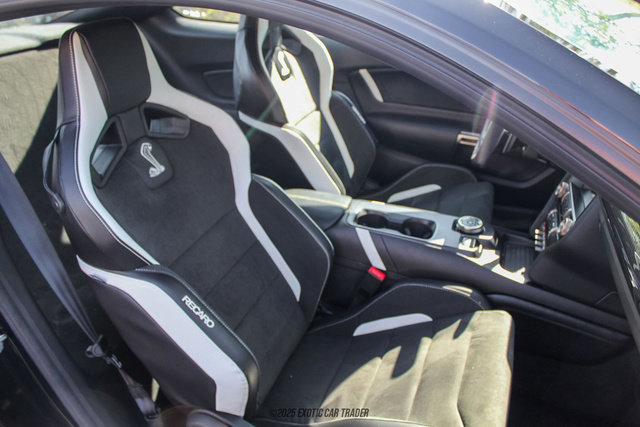 Used 2022 Ford Mustang Shelby GT500 w/ Carbon Fiber Track Pack image 38