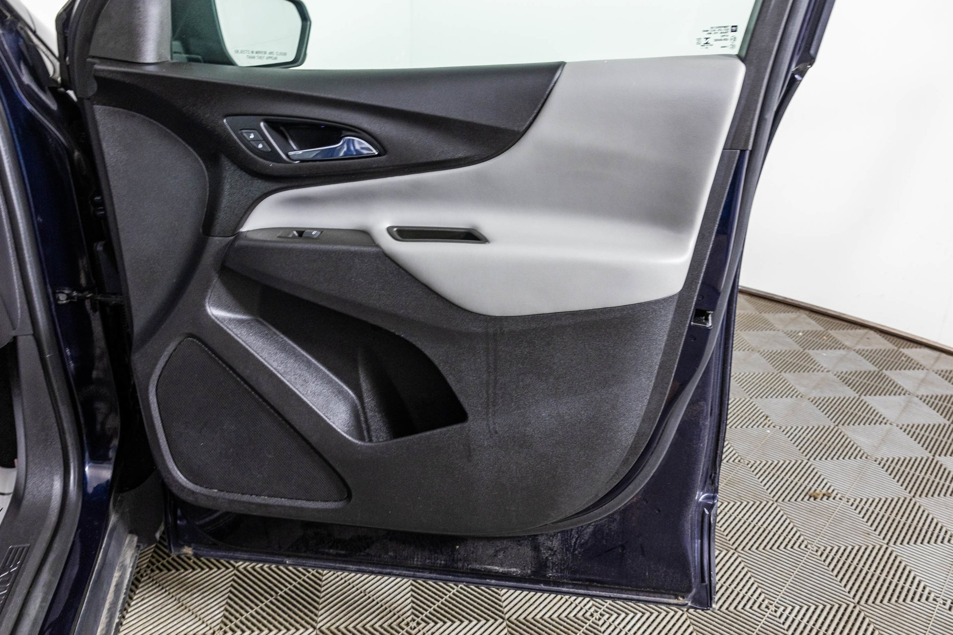 Used 2020 Chevrolet Equinox LS w/ LS Convenience Package FWD image 45