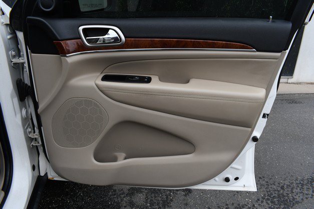 Used 2012 Jeep Grand Cherokee Limited w/ Luxury Group II AWD/4WD image 24