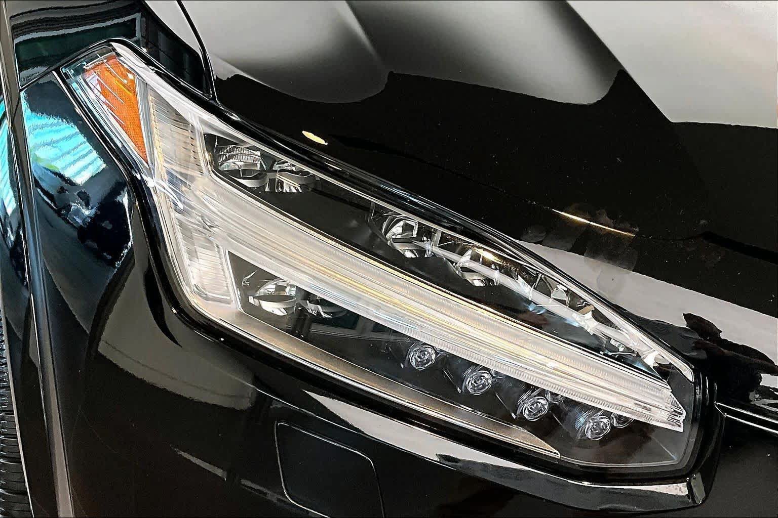 Used 2022 Volvo XC90 T5 Momentum w/ Climate Package AWD/4WD image 27