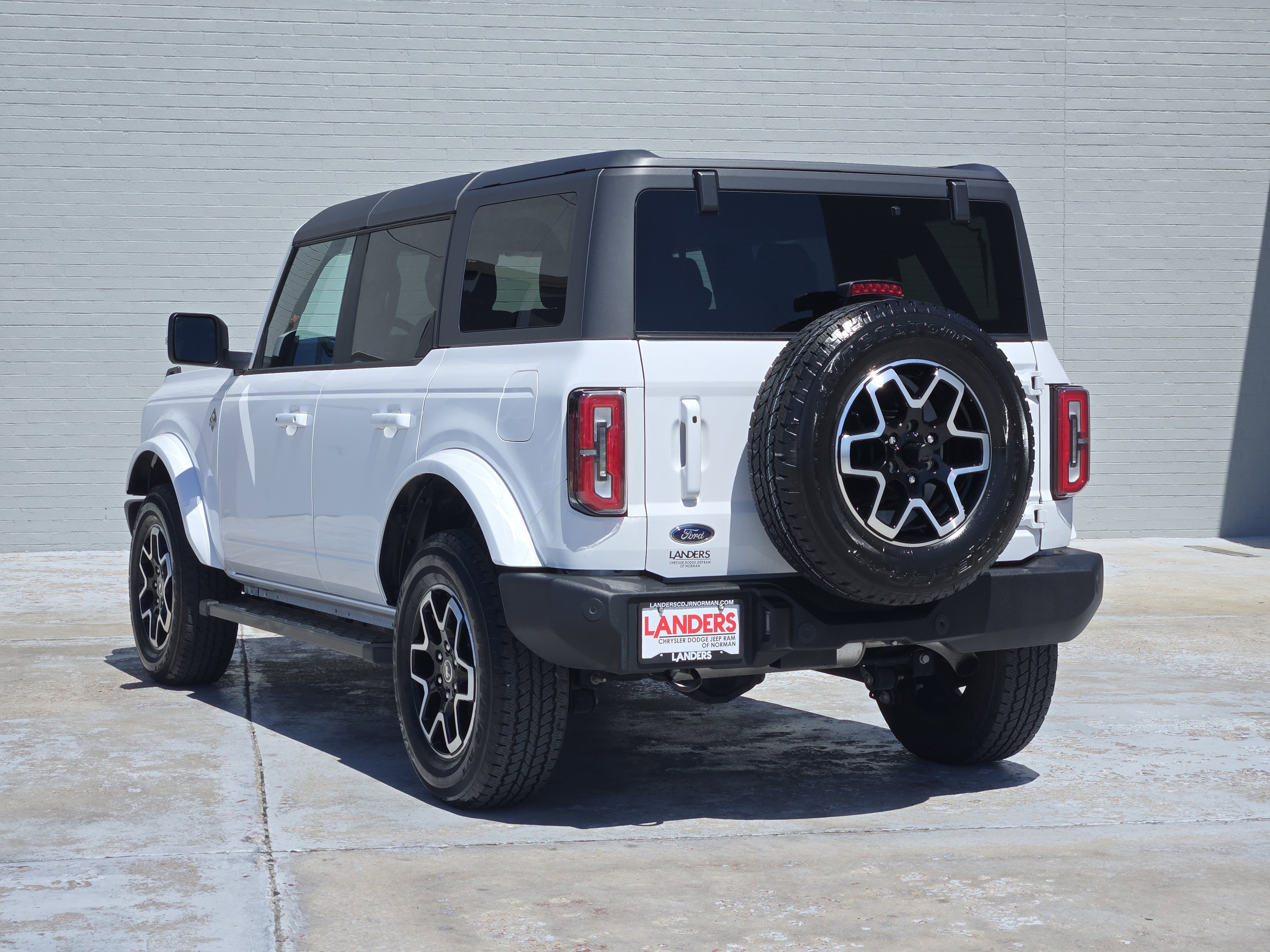 Used 2024 Ford Bronco Outer Banks image 6