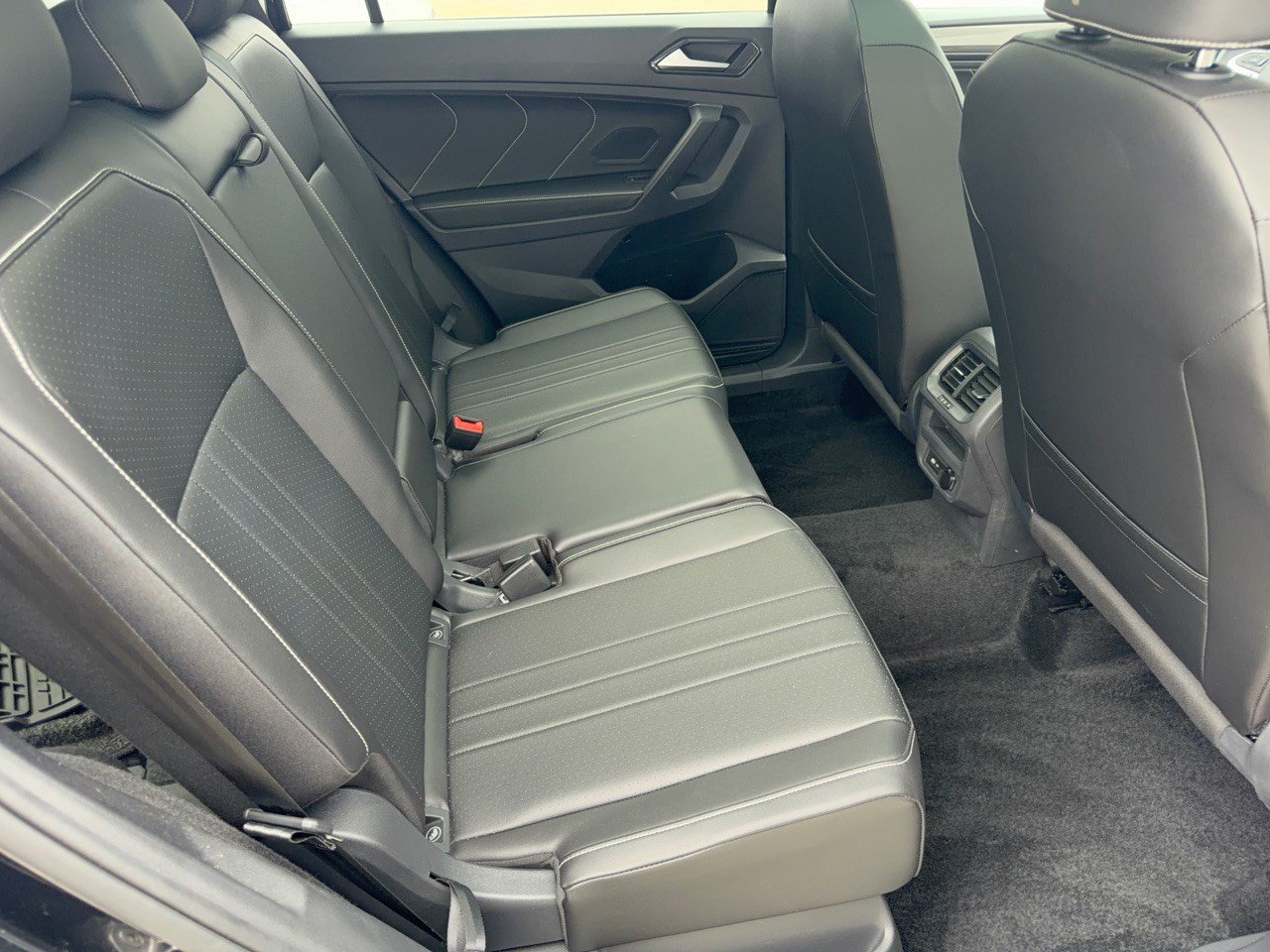 Used 2022 Volkswagen Tiguan SE w/ Panoramic Sunroof Package AWD/4WD image 29