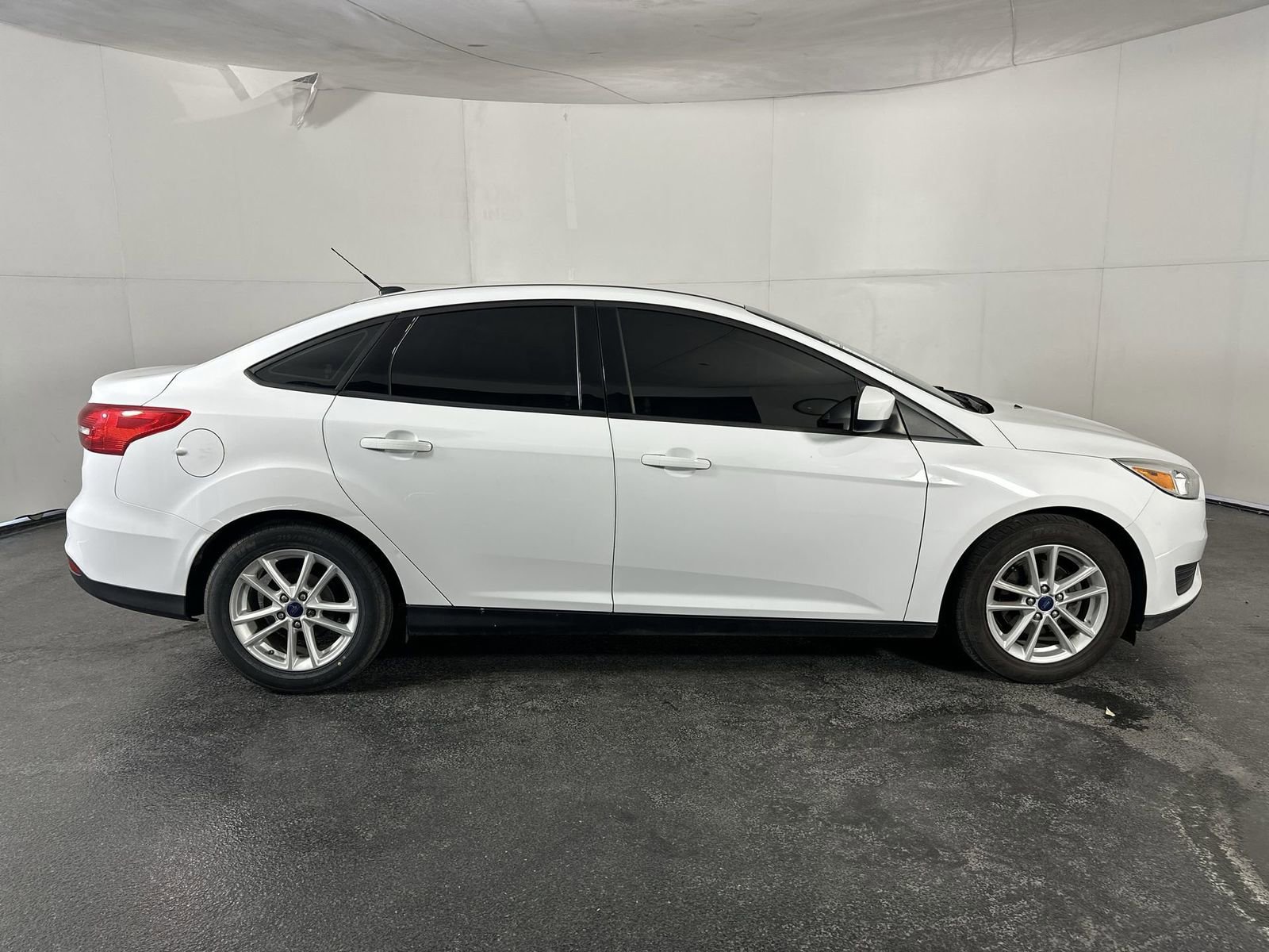 Used 2018 Ford Focus SE FWD image 9