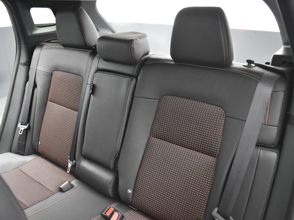 New 2026 Nissan Kicks SR w/ Illumination Package FWD image 17