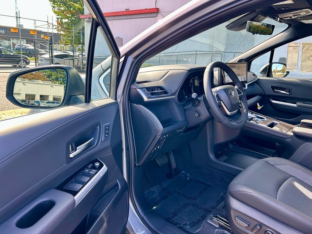 New 2026 Toyota Sienna Limited AWD/4WD image 9