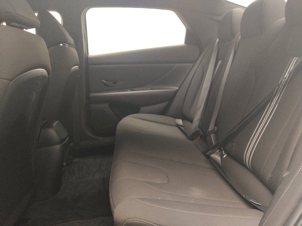 Used 2025 Hyundai Elantra Sport FWD image 18