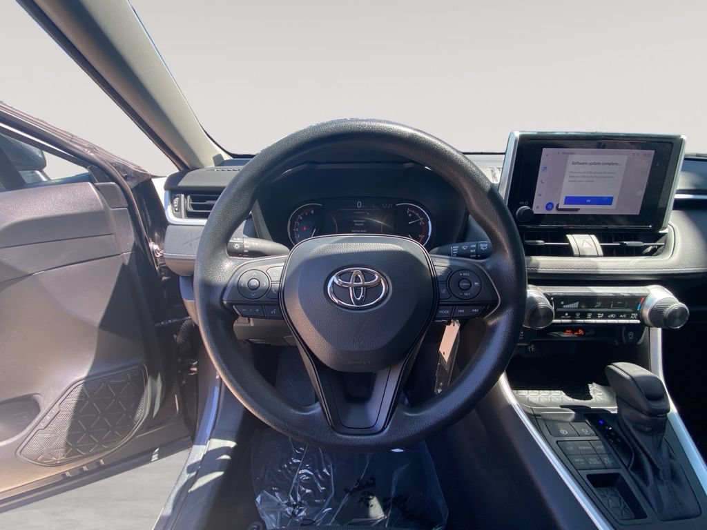 Used 2023 Toyota RAV4 LE AWD/4WD image 12