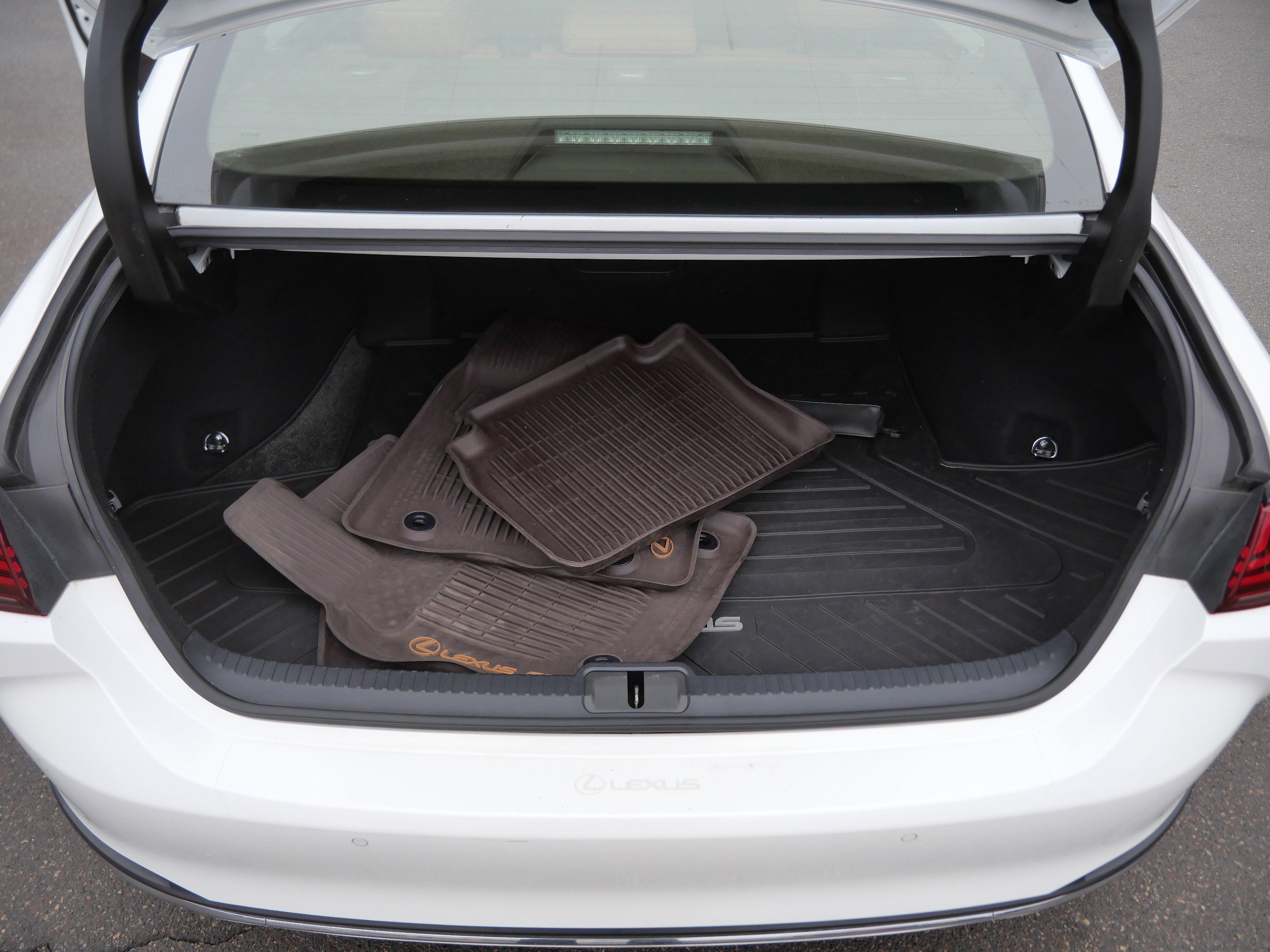 Used 2019 Lexus ES 300h w/ Accessory Package 2 image 18