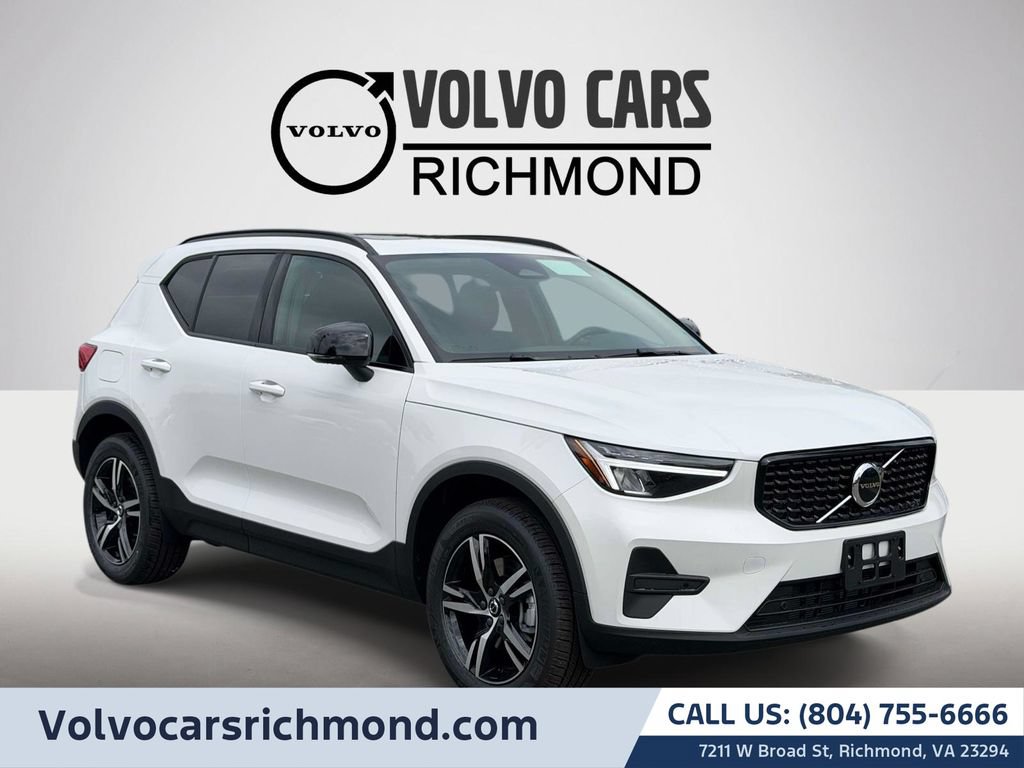 New 2026 Volvo XC40 B4 Core w/ Climate Package