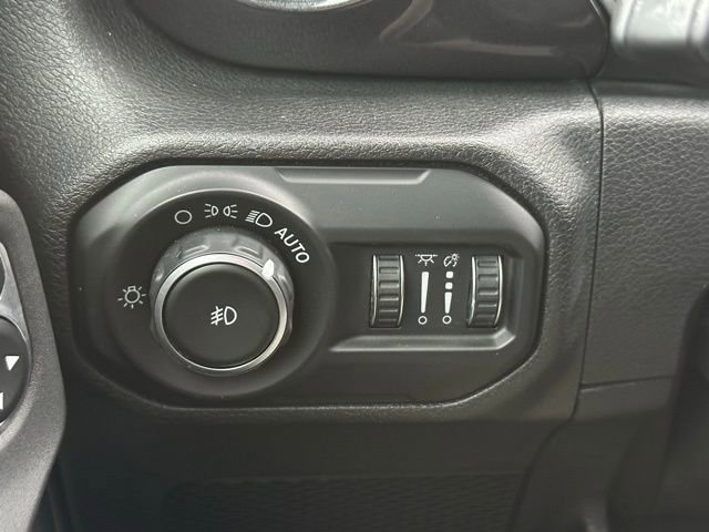 Used 2020 Jeep Wrangler Unlimited Sahara image 17