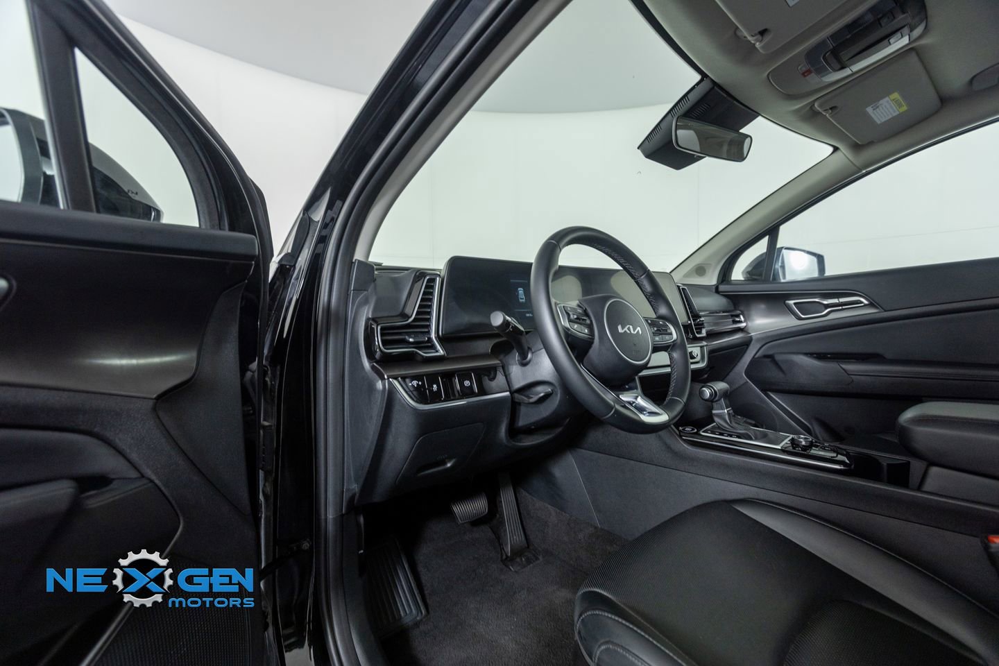 Used 2024 Kia Sportage EX image 10