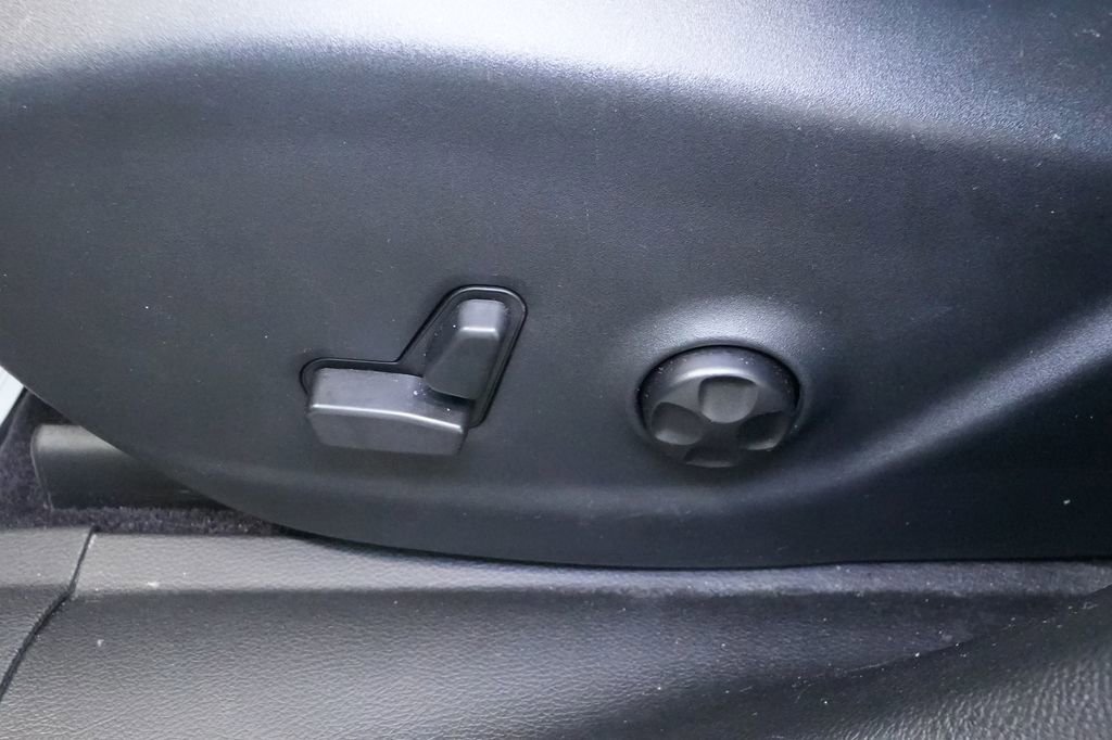 Used 2018 Jeep Cherokee Limited image 16