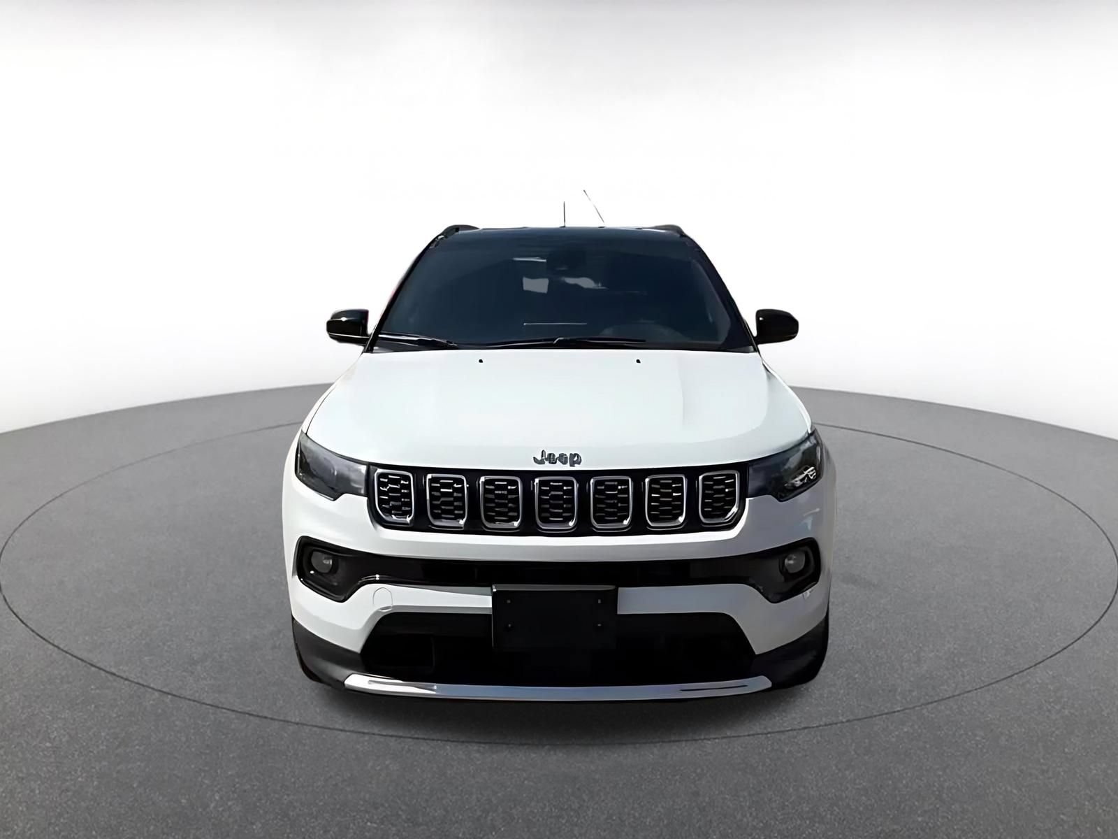Used 2025 Jeep Compass Limited AWD/4WD image 4