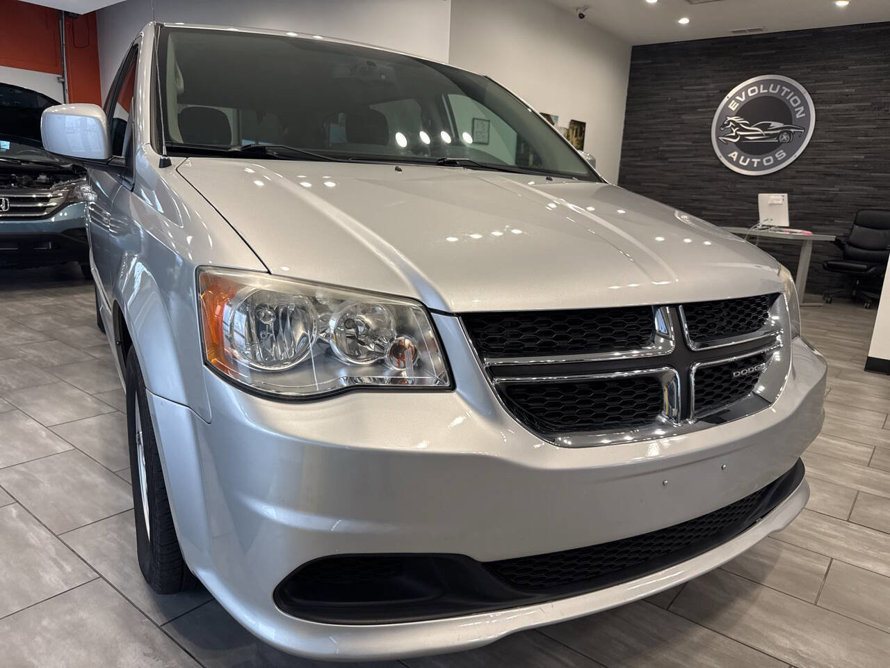 Used 2012 Dodge Grand Caravan SXT w/ UConnect Hands-Free Group