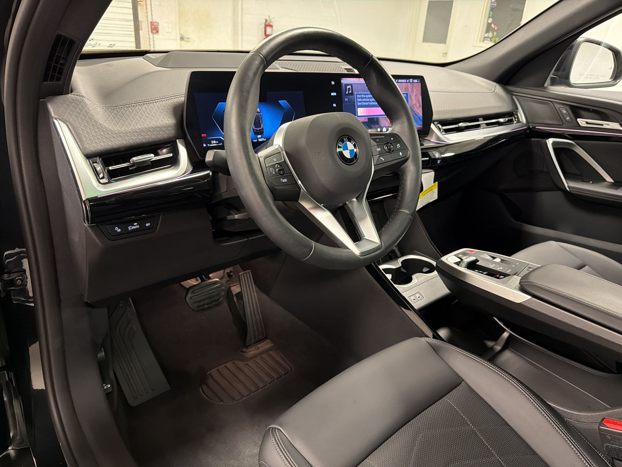 Certified 2025 BMW X2 xDrive28i AWD/4WD image 4