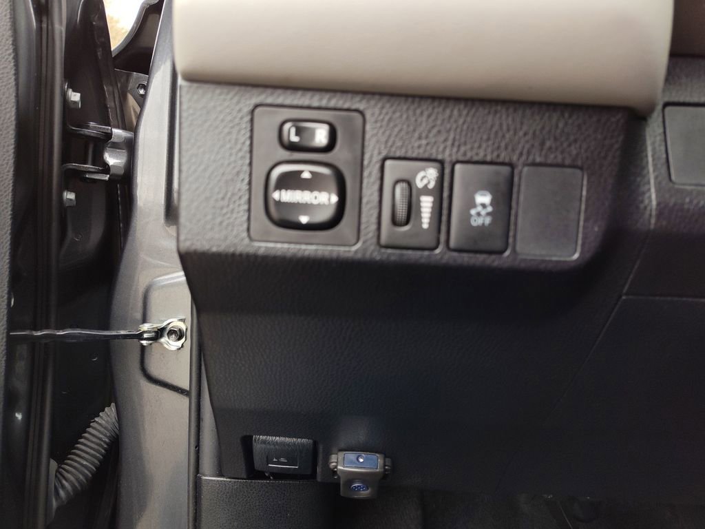 Used 2015 Toyota RAV4 Limited image 17