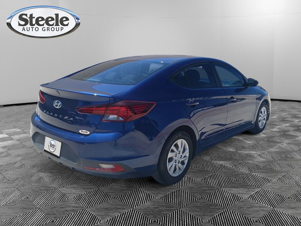 Used 2019 Hyundai Elantra SE FWD image 4