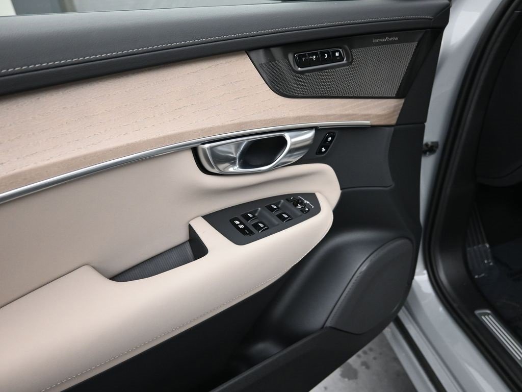 New 2026 Volvo XC90 B6 Plus w/ Protection Package Premier image 10