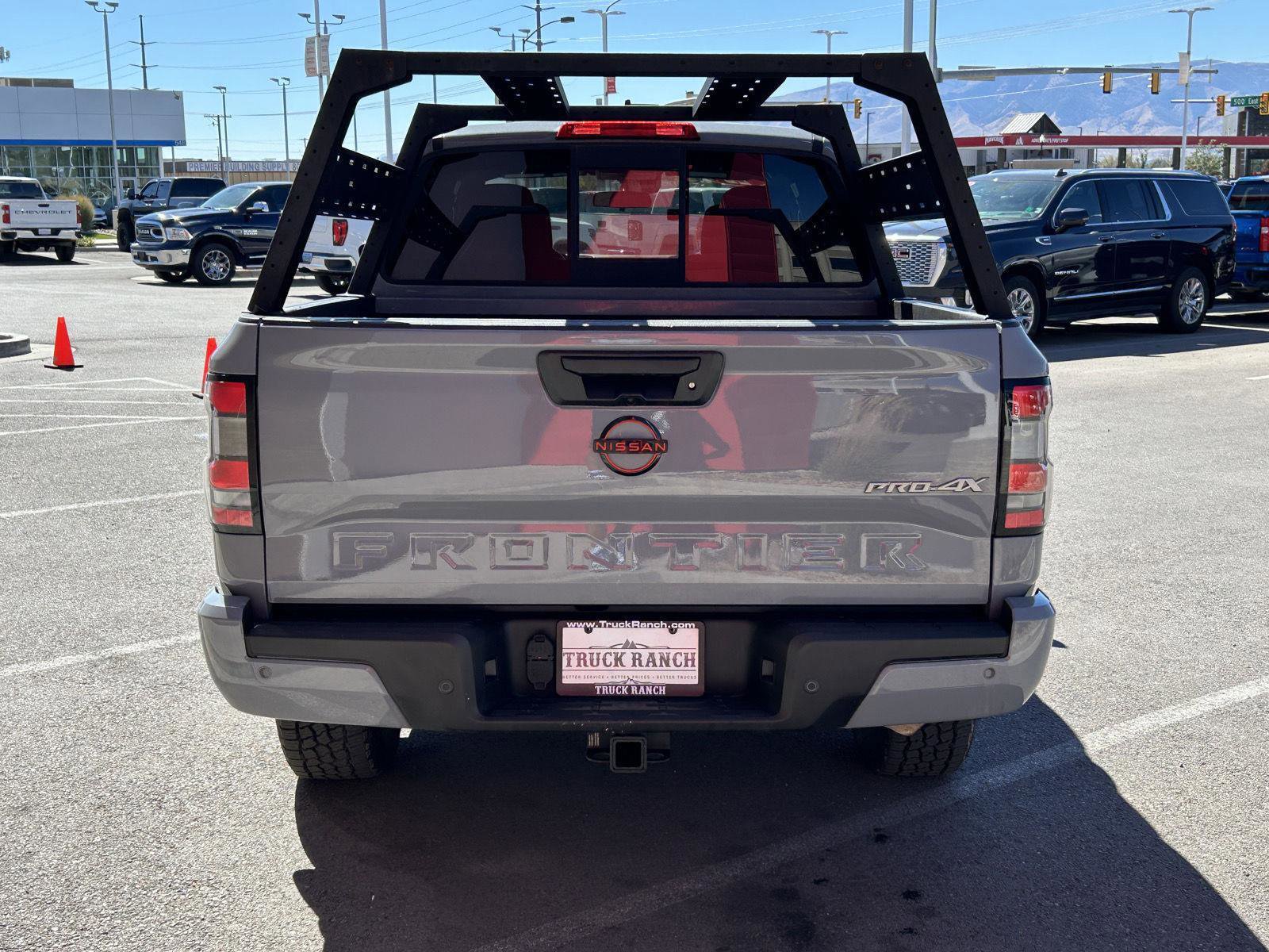 Used 2022 Nissan Frontier PRO-4X image 9