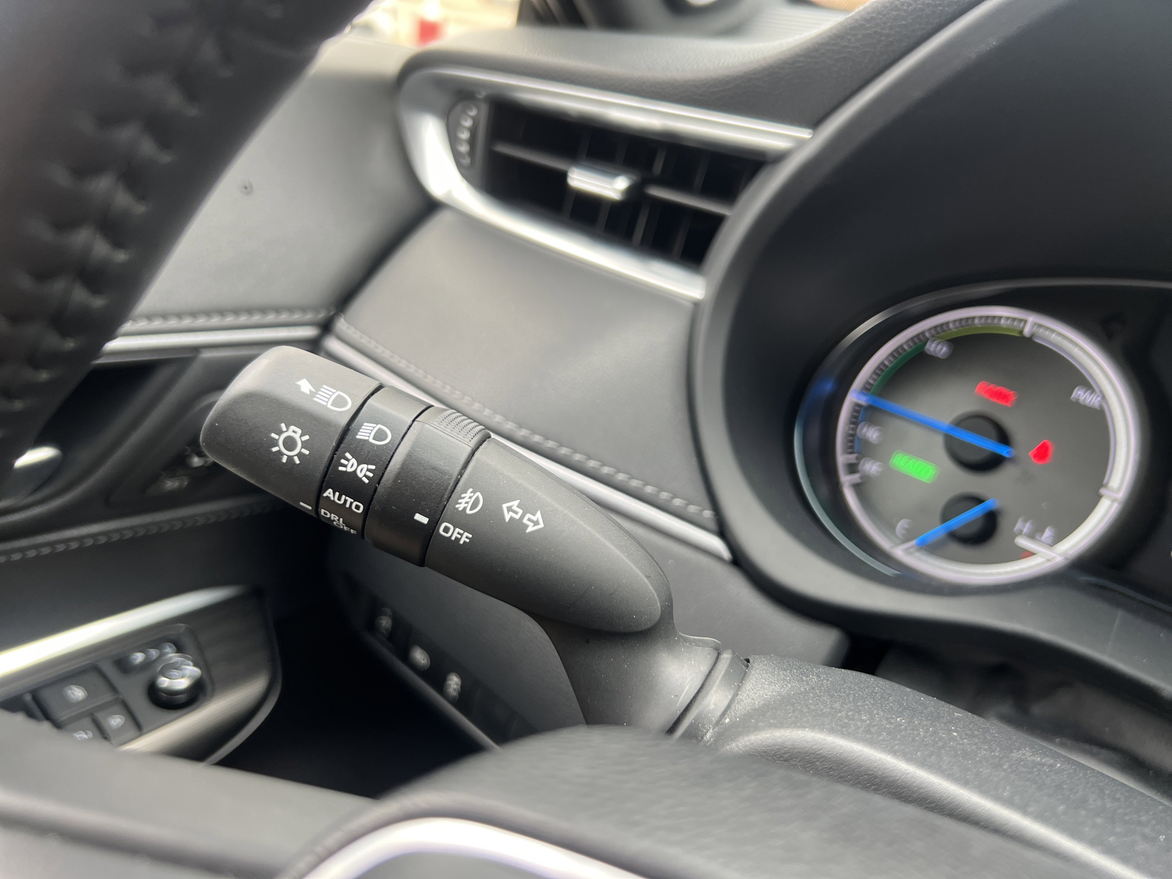 Certified 2024 Toyota Venza XLE image 30