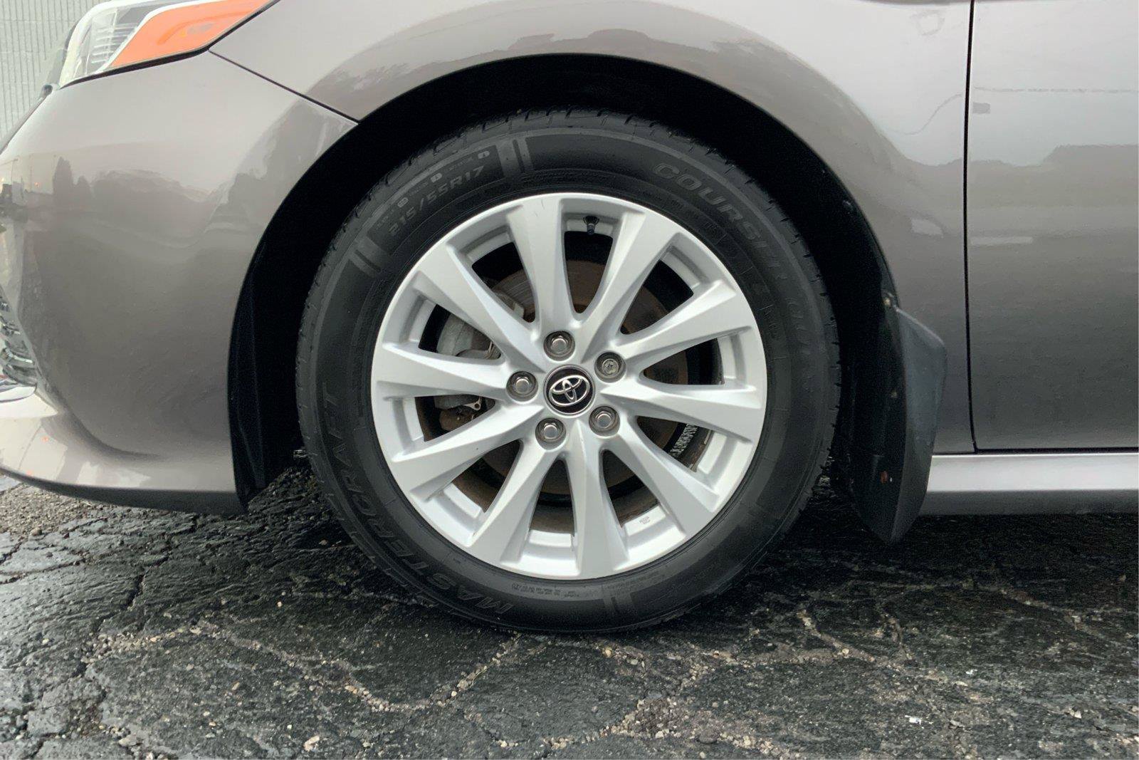 Used 2020 Toyota Camry LE FWD image 29