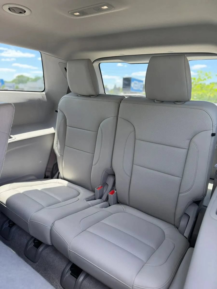 Used 2017 GMC Acadia SLT AWD/4WD image 16