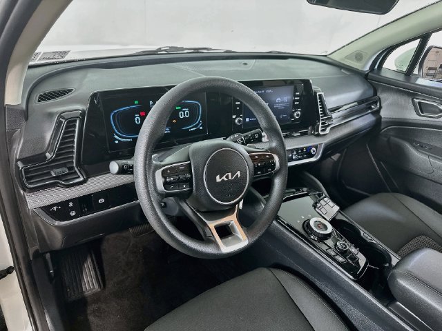 Used 2025 Kia Sportage LX AWD/4WD image 15