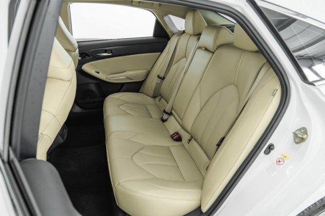 Used 2019 Toyota Avalon XLE w/ Moonroof Package image 42