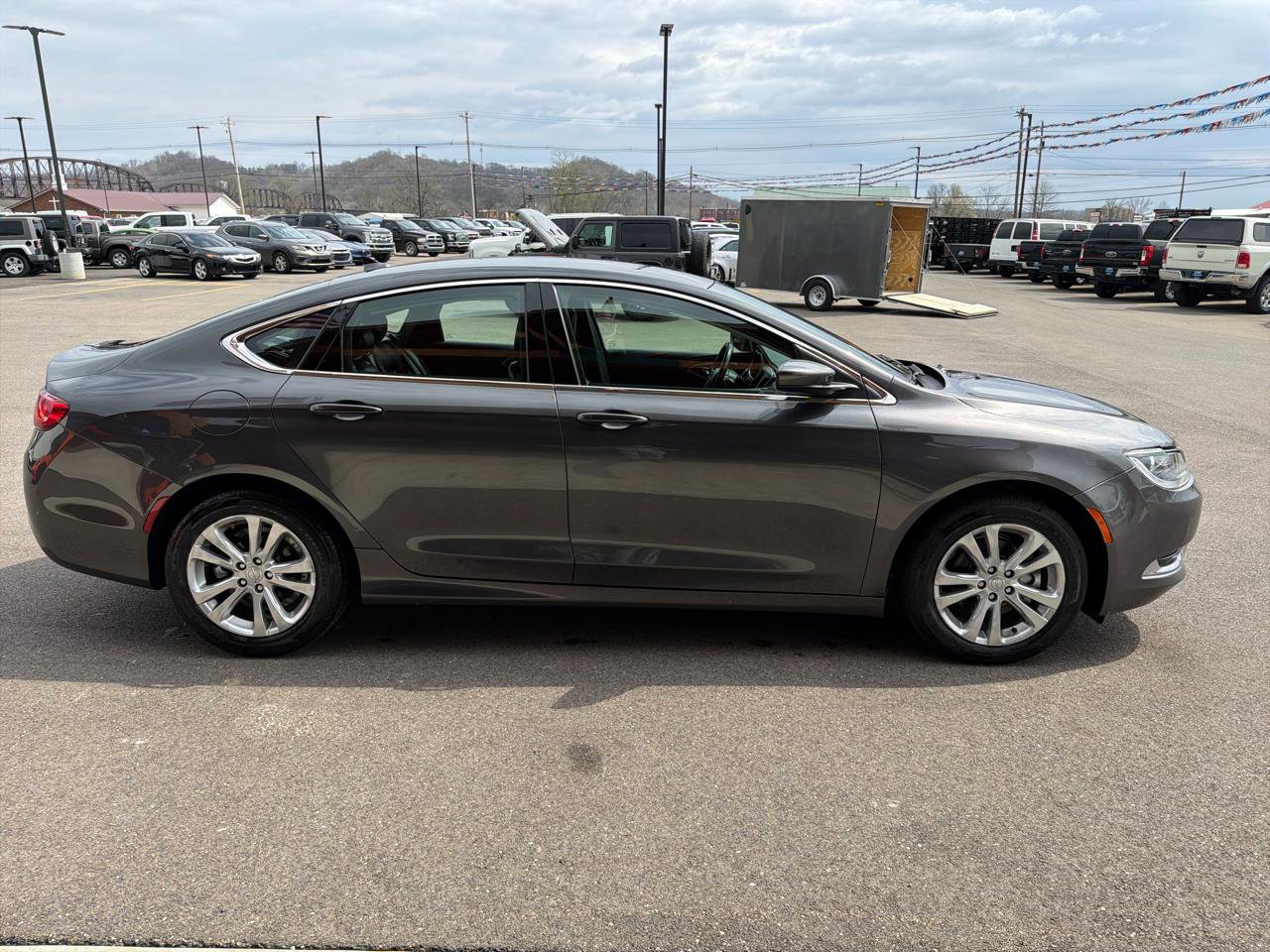 Used 2017 Chrysler 200 Limited Platinum image 17