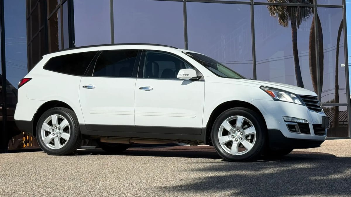 Used 2017 Chevrolet Traverse LT w/ Style and Technology Package AWD/4WD image 16