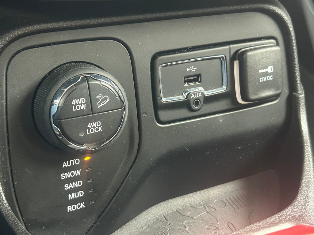 Used 2015 Jeep Renegade Trailhawk w/ Cold Weather Group image 14