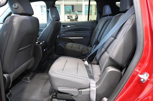 Used 2026 Chevrolet Traverse LT w/ LPO, Floor Liner Package FWD image 11