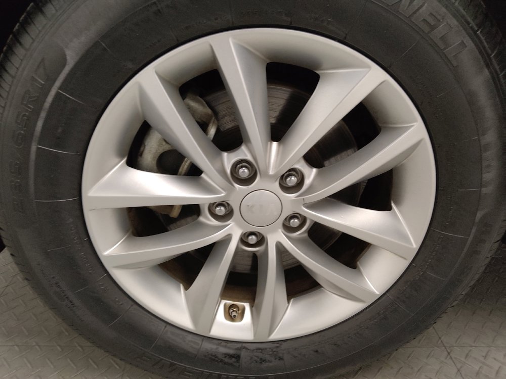 Used 2017 Kia Sorento LX w/ LX Convenience Package image 31