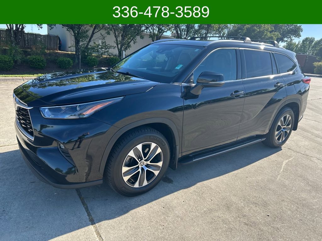 Used 2022 Toyota Highlander XLE FWD 360° Tour