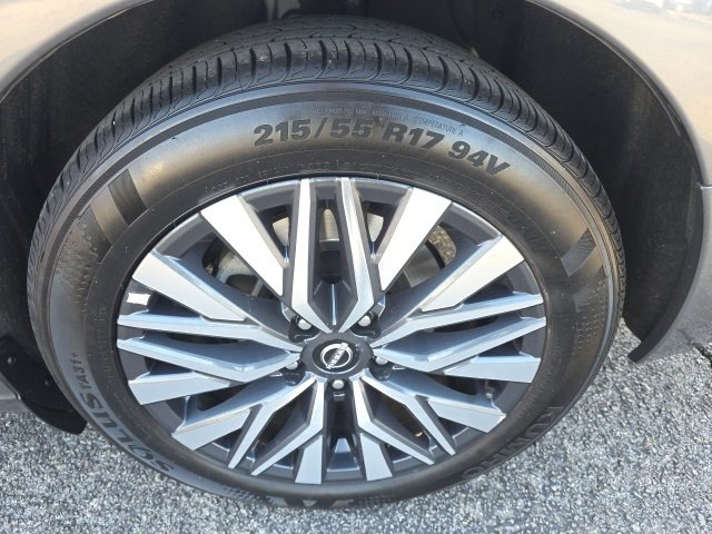 Used 2024 Nissan Altima 2.5 SV image 6