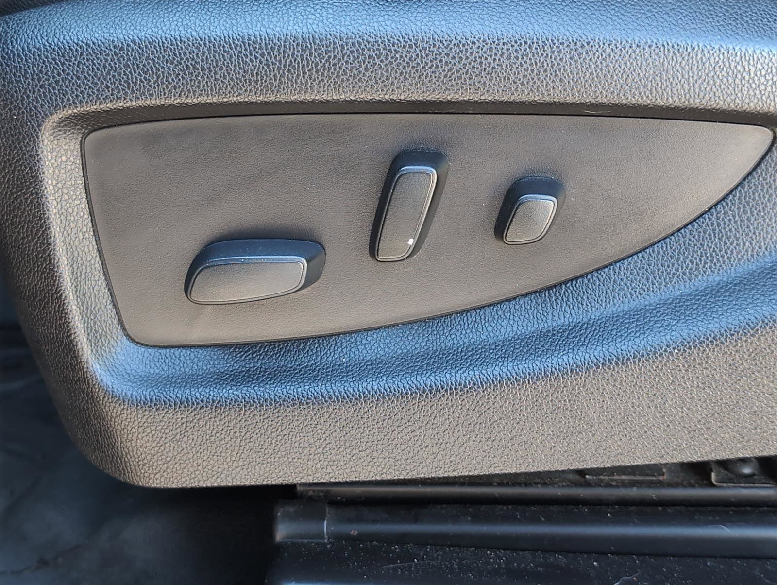 Used 2017 Chevrolet Silverado 2500 LTZ w/ Vortec Plus Package image 10