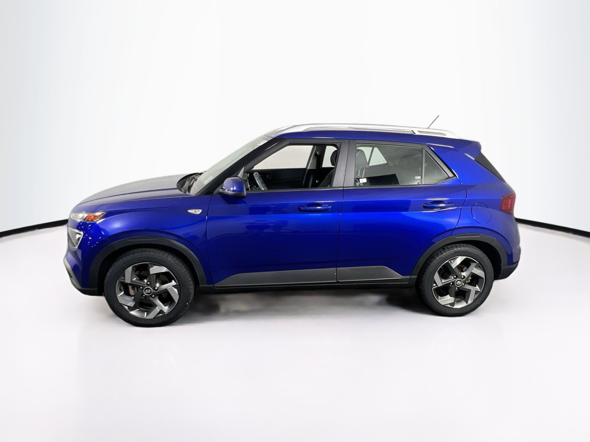 Used 2023 Hyundai Venue Limited w/ Cargo Package FWD image 8