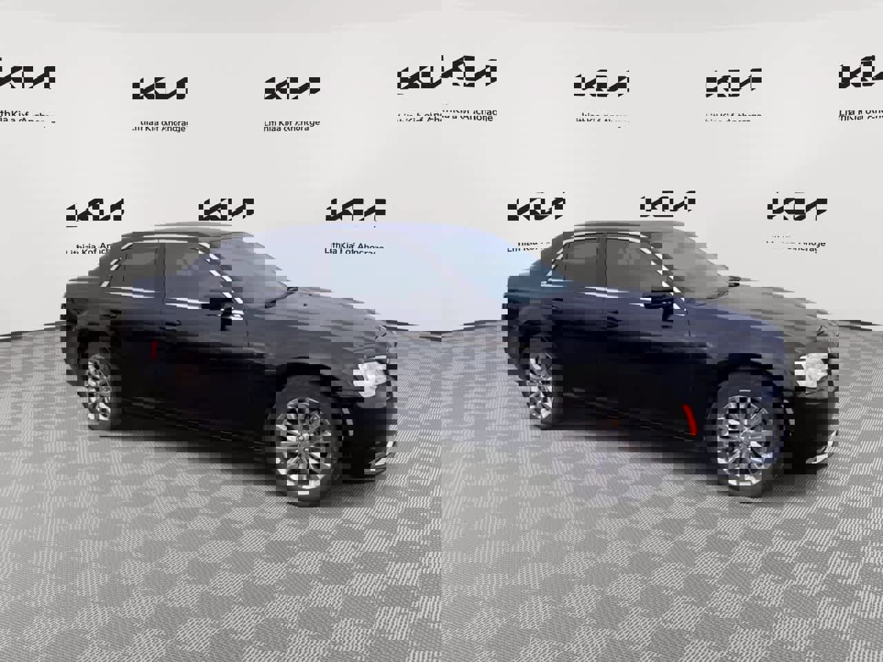 Used 2016 Chrysler 300 Limited w/ Driver Convenience Group image 2