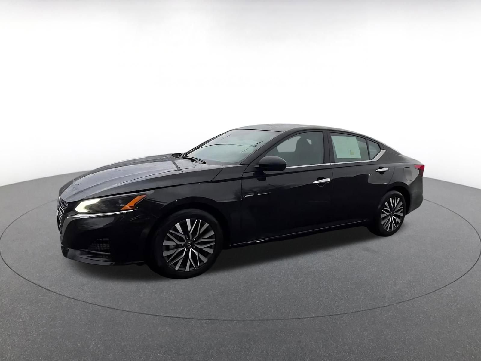 Used 2025 Nissan Altima 2.5 SV image 8