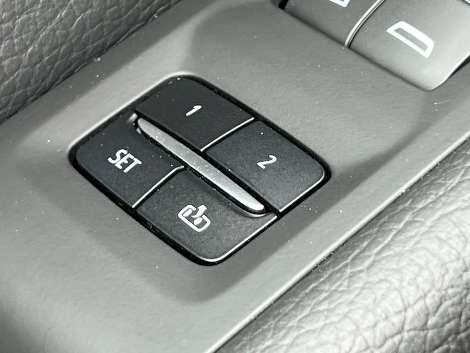 Used 2023 GMC Yukon XL Denali AWD/4WD image 21