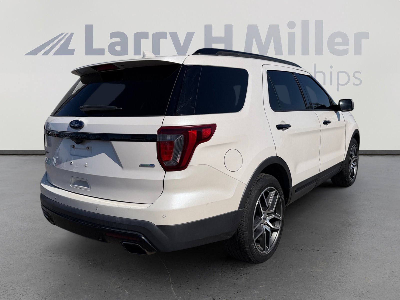 Used 2017 Ford Explorer Sport w/ Equipment Group 401A AWD/4WD image 5