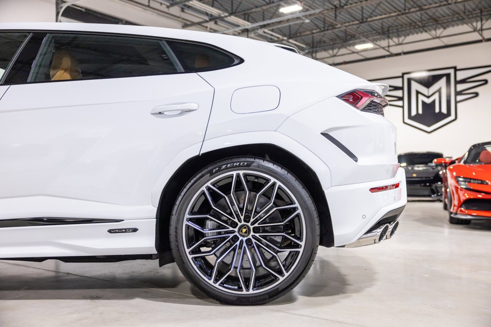 Used 2025 Lamborghini Urus SE image 16