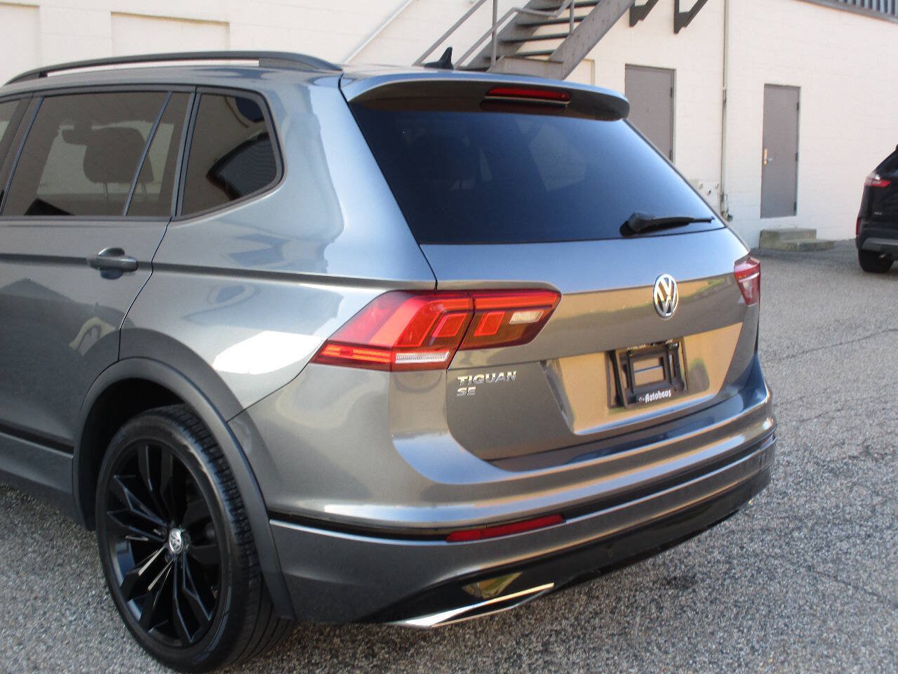 Used 2021 Volkswagen Tiguan SE R-Line FWD image 43
