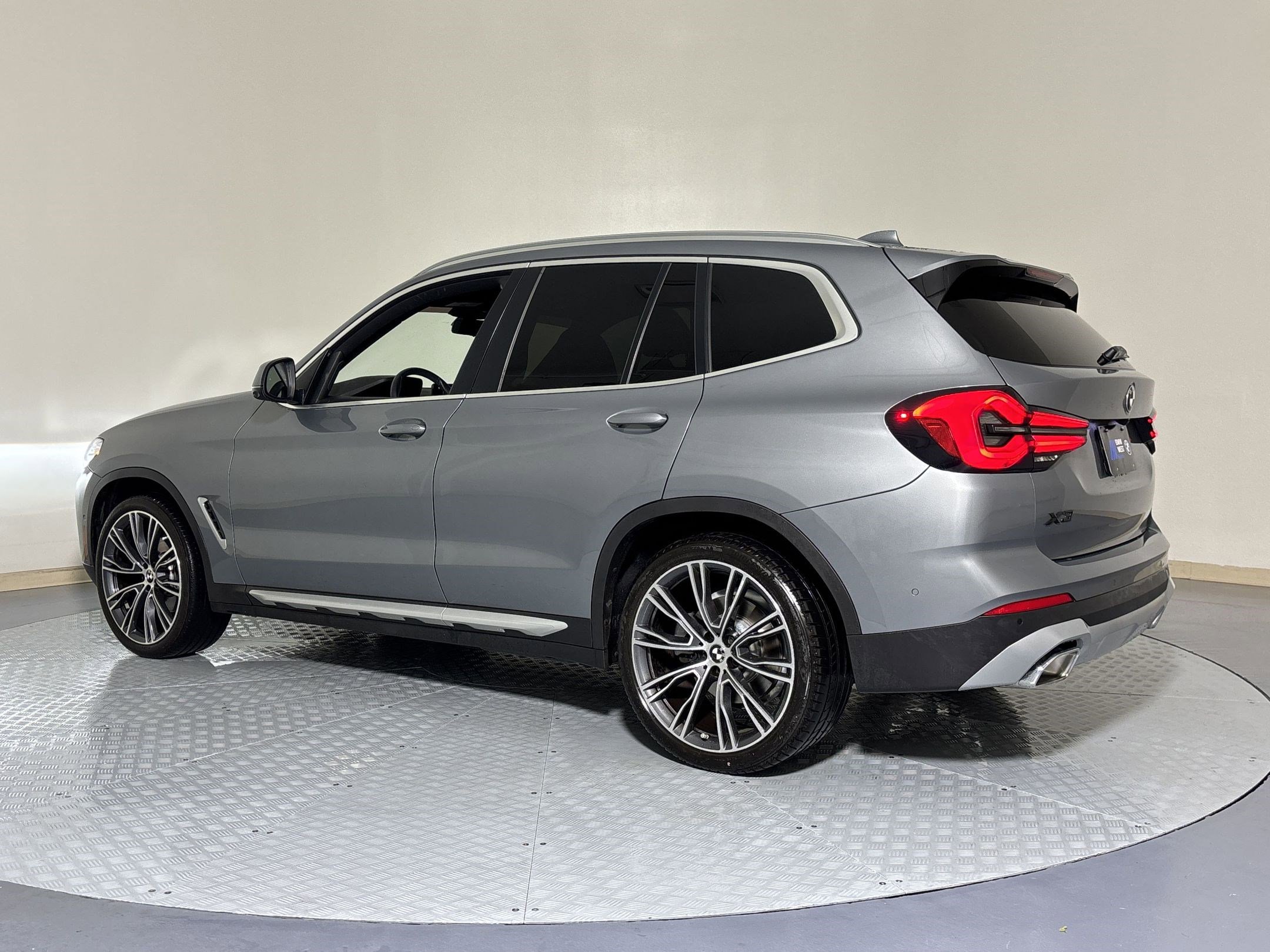 Certified 2024 BMW X3 sDrive30i w/ Convenience Package RWD image 3