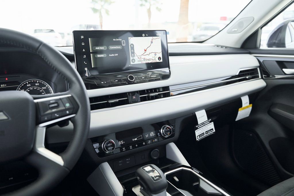 Used 2025 Mitsubishi Outlander SE FWD image 41