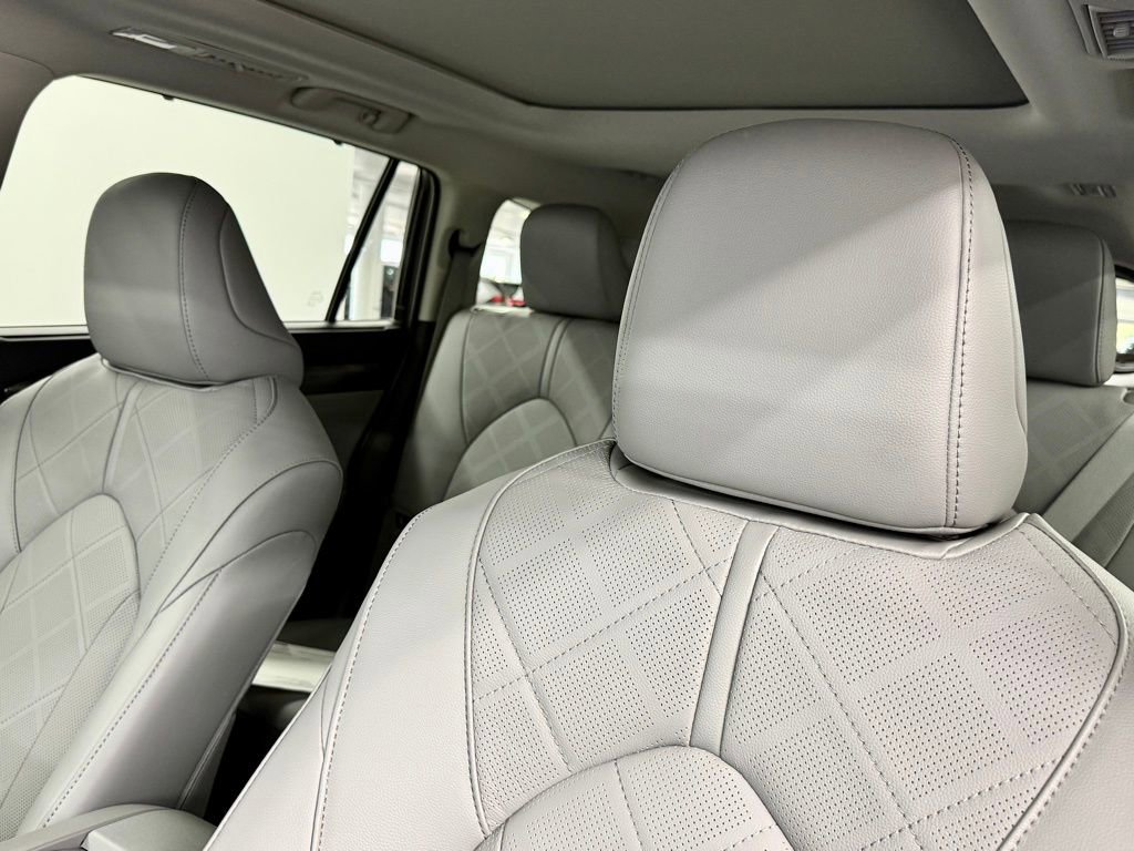 Used 2026 Toyota Highlander Platinum AWD/4WD image 24