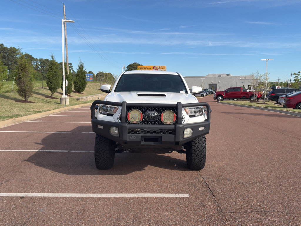 Used 2018 Toyota Tacoma TRD Sport image 2