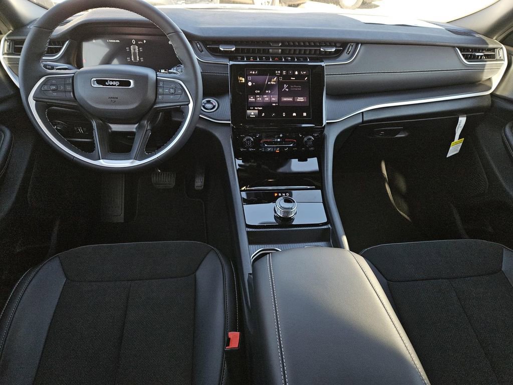 New 2025 Jeep Grand Cherokee Altitude image 8